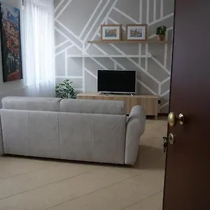  Appartamento A E Parcheggio Nella Proprietà Italia